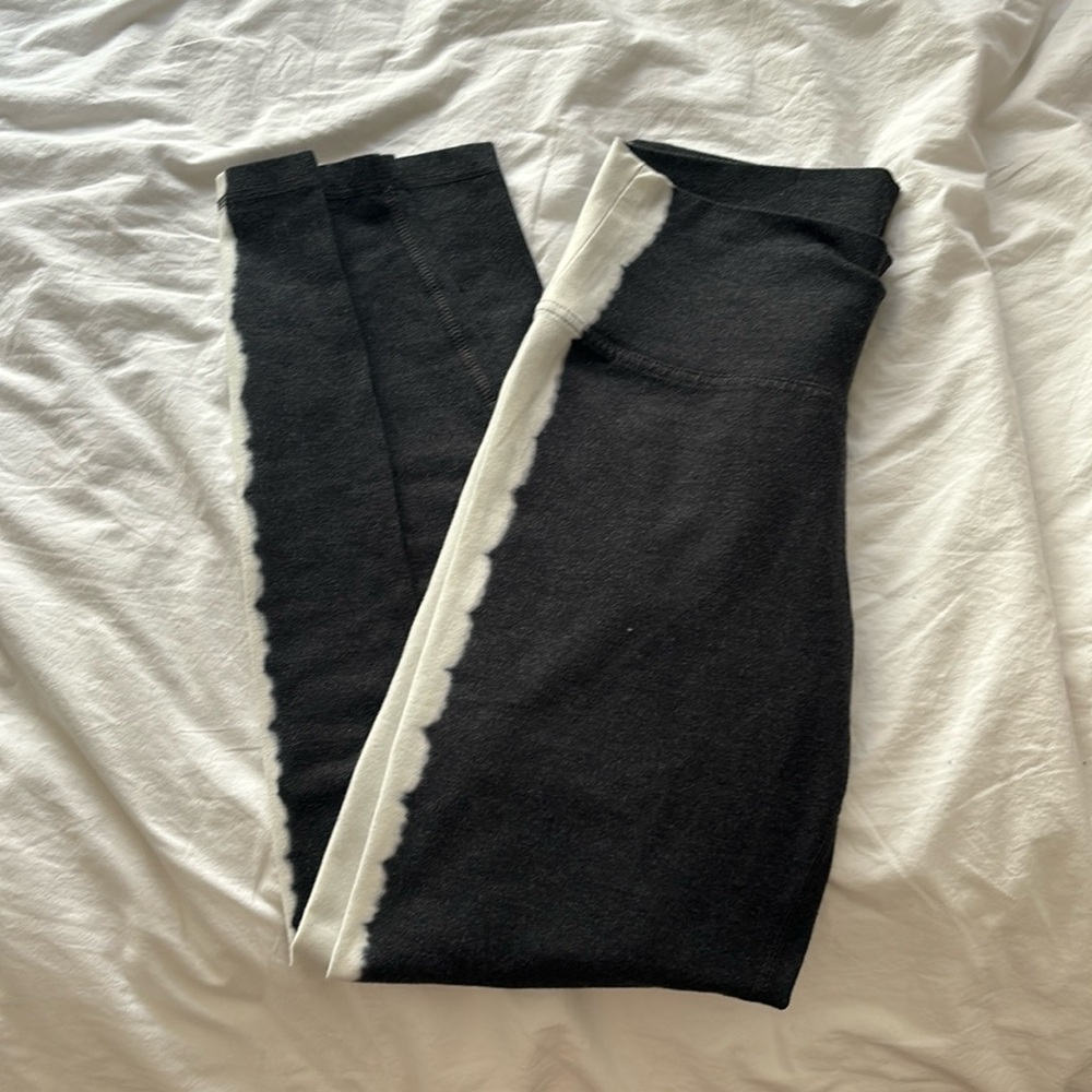 Gray Old Navy leggings with white tie-dye sides